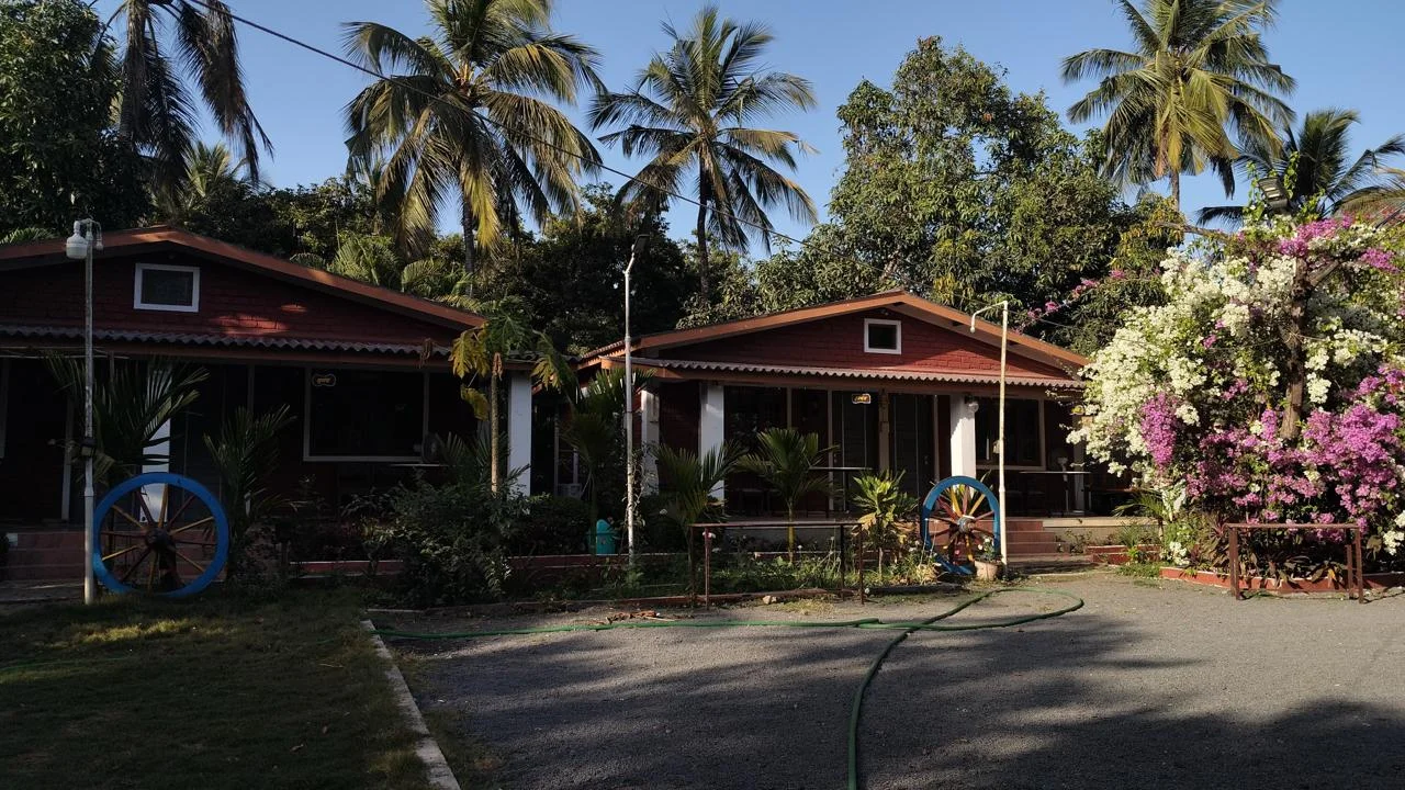 Appachi Wadi farmhouse in a chickoo farm